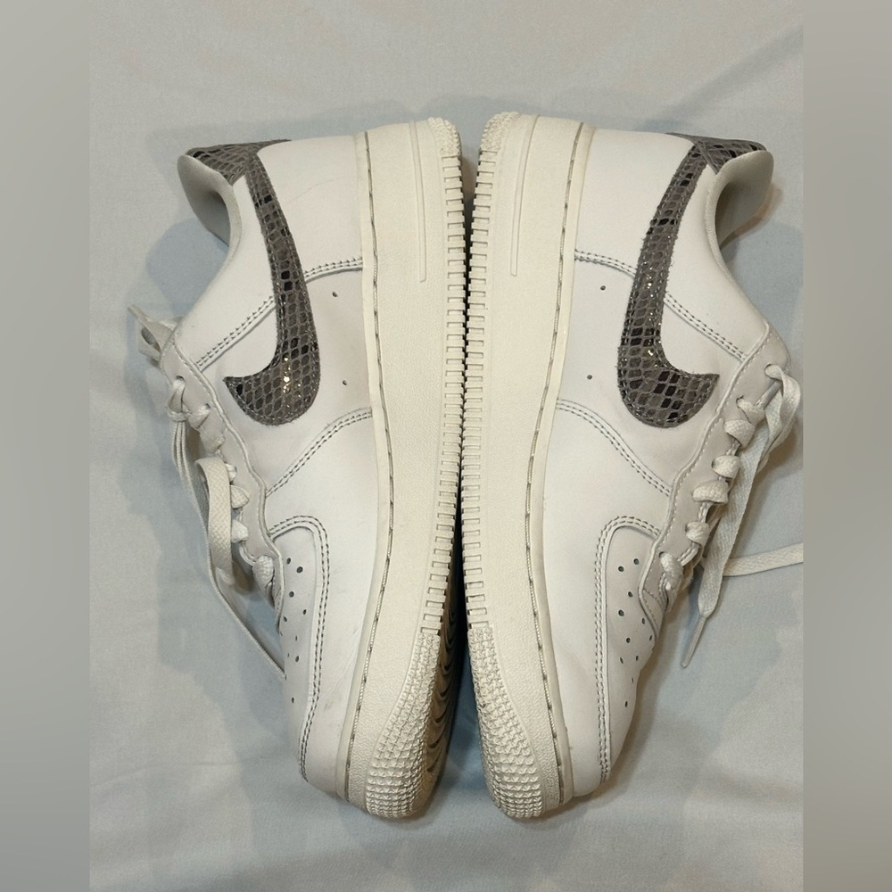 Nike Women's Air Force 1 '07 "Snakeskin Phantom/Iron Ore - Picture 6 of 15